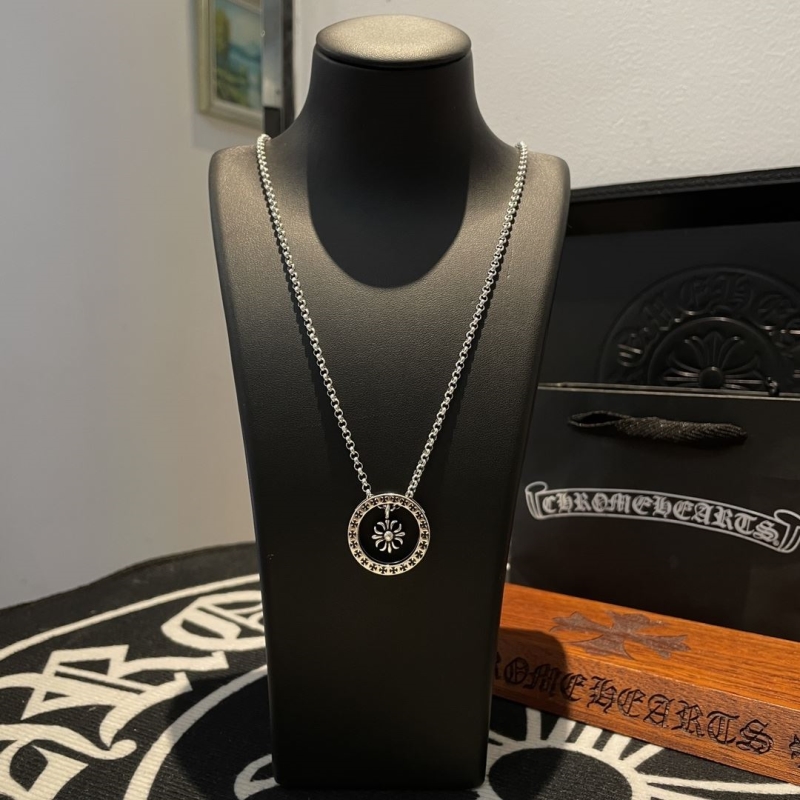 Ch*0me He**ts necklaces